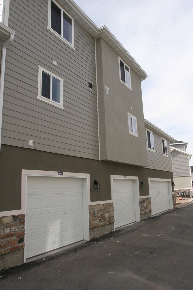 Foto del edificio - 3 Bed 2 bath Townhouse for Rent