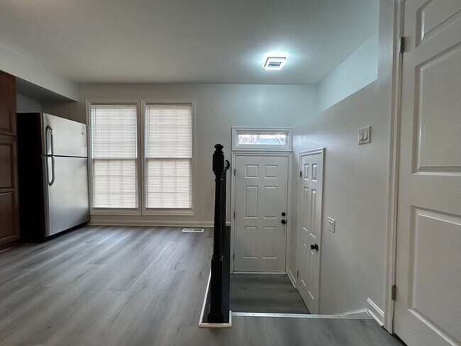 Foto del edificio - 658 Corsica Ave