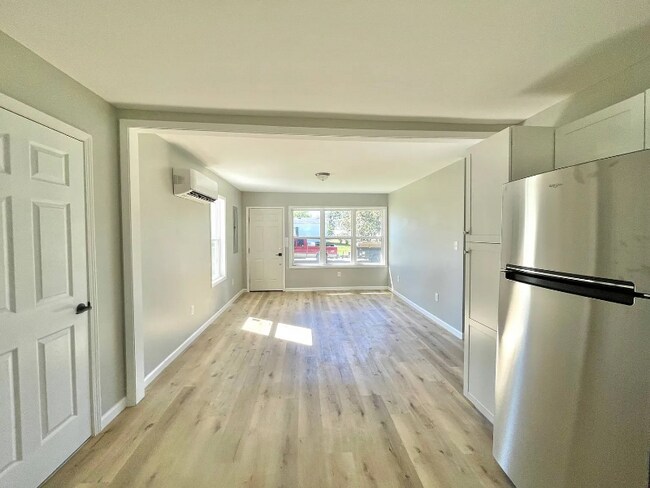 Building Photo - 127 East Dr