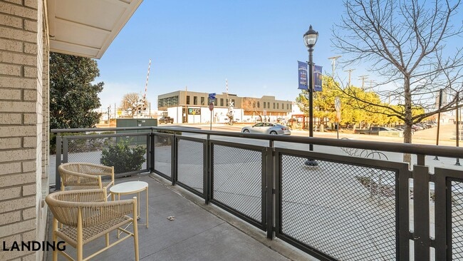 Building Photo - 101 S Center St