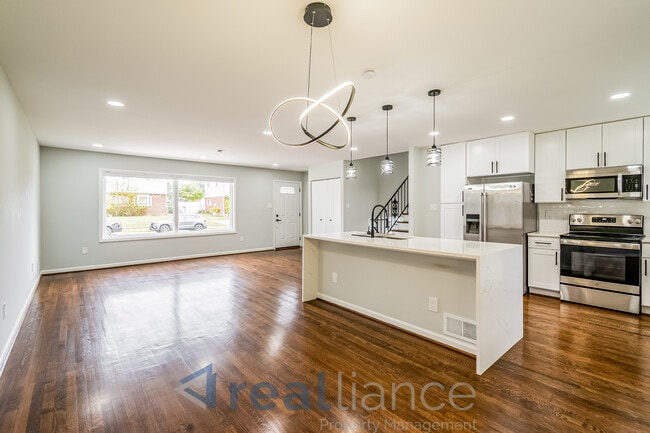 Photo - 2003 Pelden Rd House