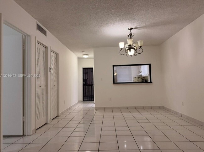 Foto del edificio - 1035 W 77th St