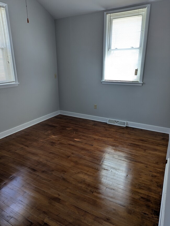 Bed #1 - 1506 E 10th St