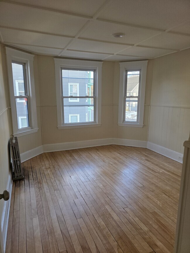 Building Photo - 8 Elm St