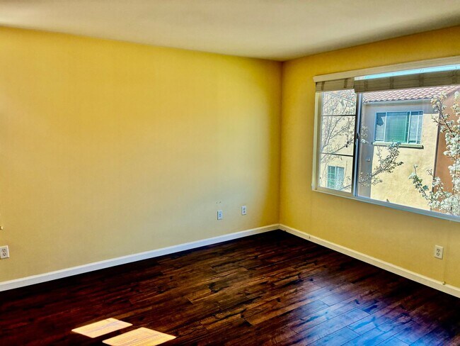 Foto del edificio - Perfect Shape Gale Ranch Townhome in San Ramon with many extras