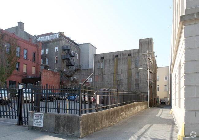 Foto del edificio - 21 N Front St