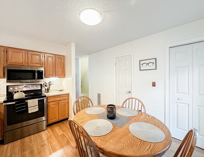 380 Hitchcock Rd Unit 130, Waterbury, CT 06705 Condo for Rent in