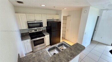 Building Photo - 2000 Freeport Dr