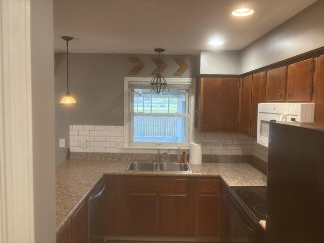 Building Photo - 2301 Oak Park Dr