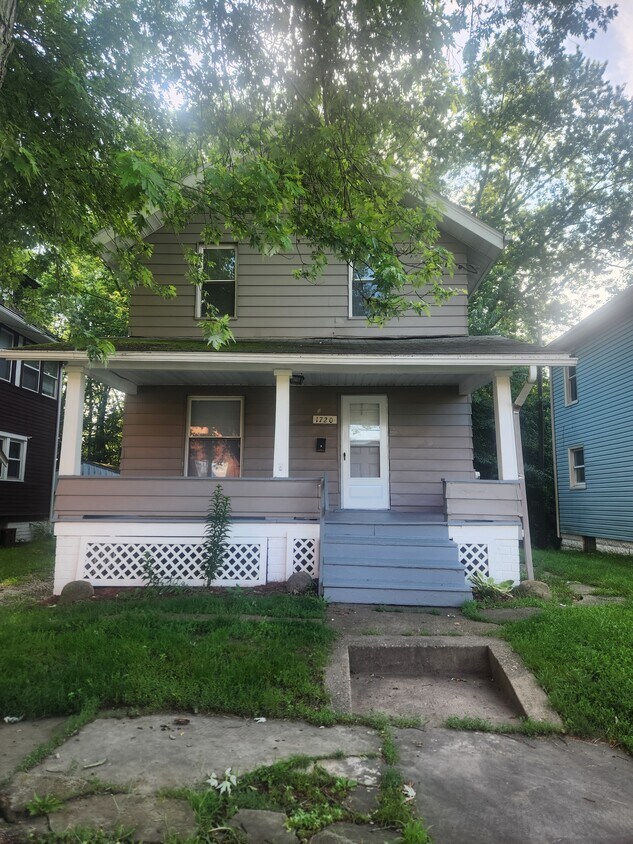 Foto principal - 1720 Grace Ave NE