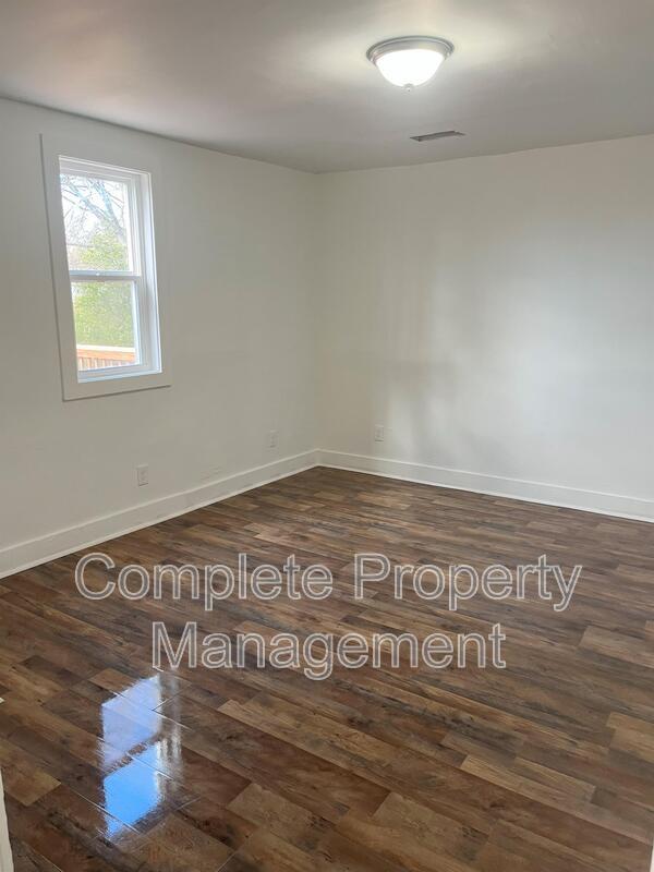 Building Photo - 5300 Ave I