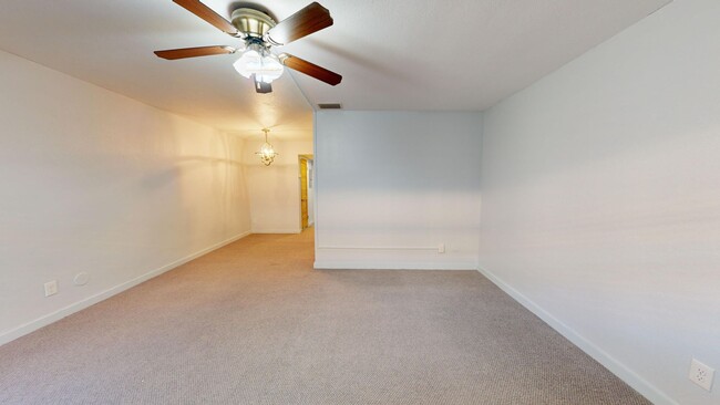 Building Photo - First Floor 1/1 + Bonus in Tyrone Condo, O...