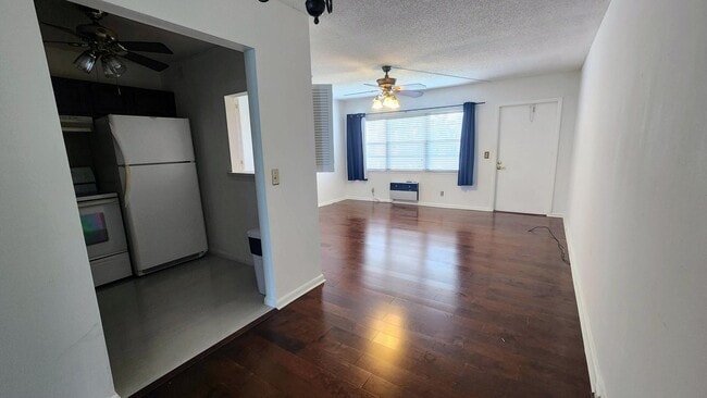 Building Photo - 358 Fanshaw I