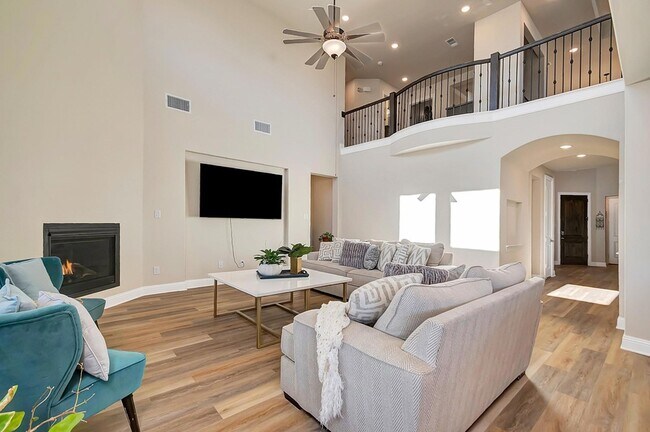 Building Photo - 2103 Horizon Dr