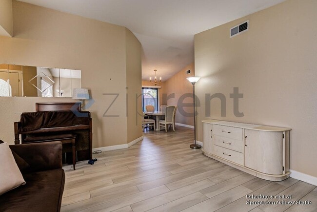 Building Photo - 67 Silkberry