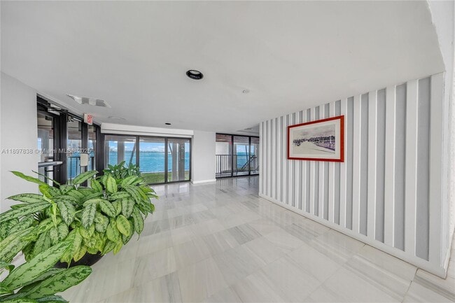 Foto del edificio - 801 N Venetian Dr