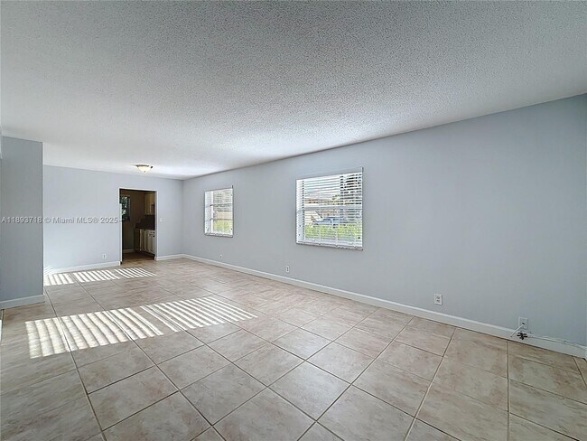 Foto del edificio - 2607 NE 8th Ave