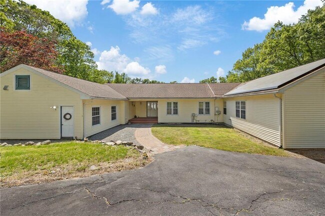 Building Photo - 122 Pine St