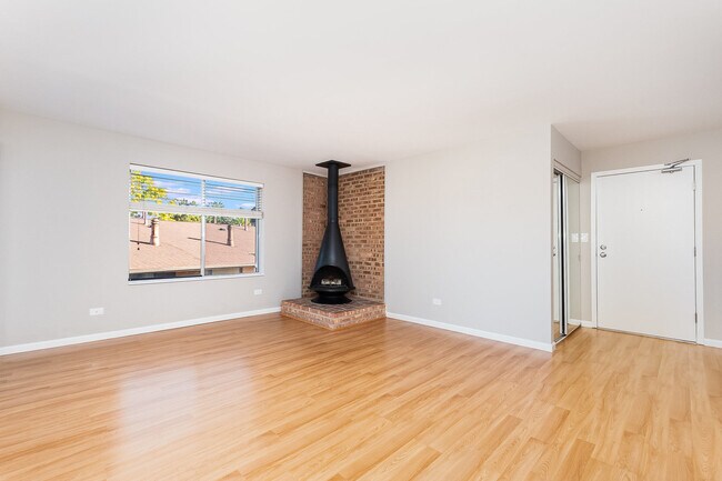 Foto del edificio - 6165 Knoll Wood Ct