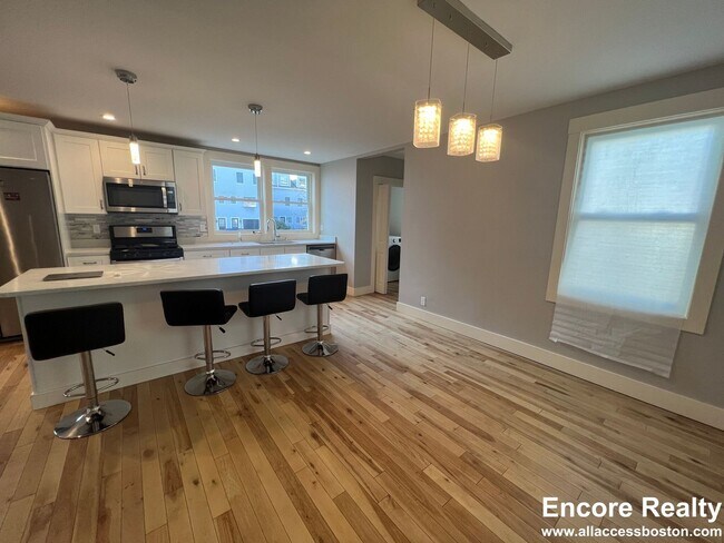 Foto del edificio - New Four bedroom, two and a half bath