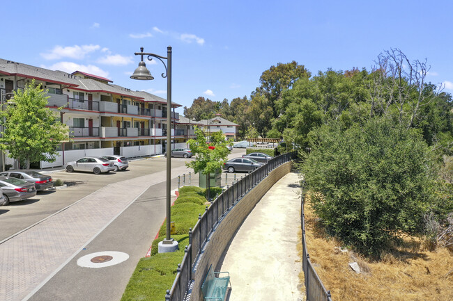 Scenic walking trail - Avenue Heights Apartments Building 1