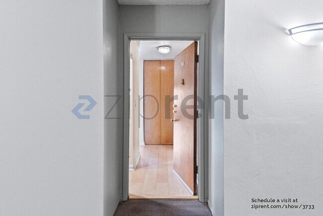 Foto del edificio - 955 Shorepoint Ct