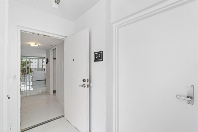 Foto del edificio - 3300 S Ocean Blvd