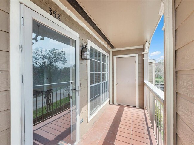 Foto del edificio - 1860 White Oak Dr