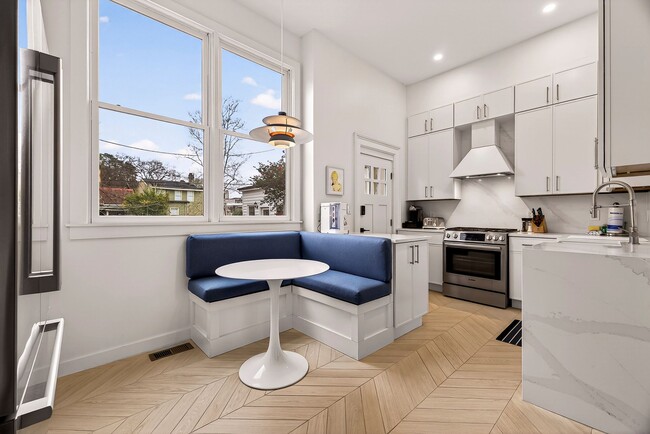 Building Photo - 313 W Bolton St