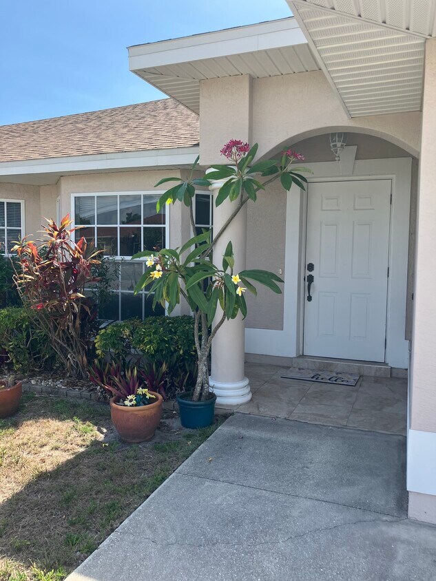 Beautiful front entryway - 3222 SW 7th Pl