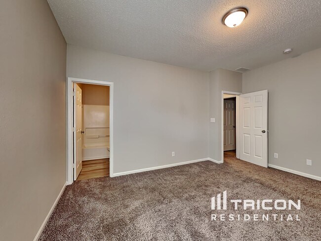 Foto del edificio - 3722 Laurel Cherry Ln