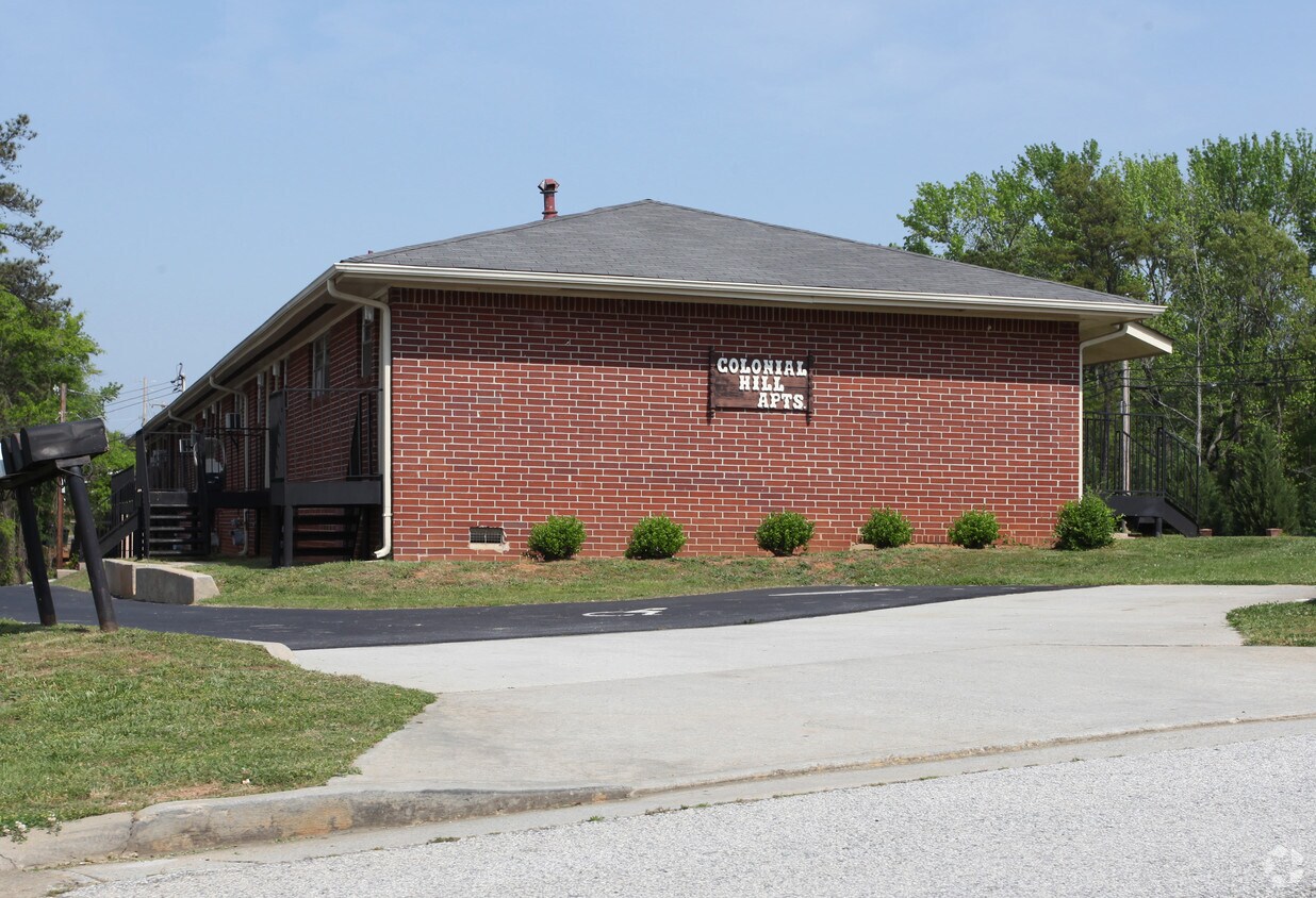 Building Photo - Colonial Hill Apartments
