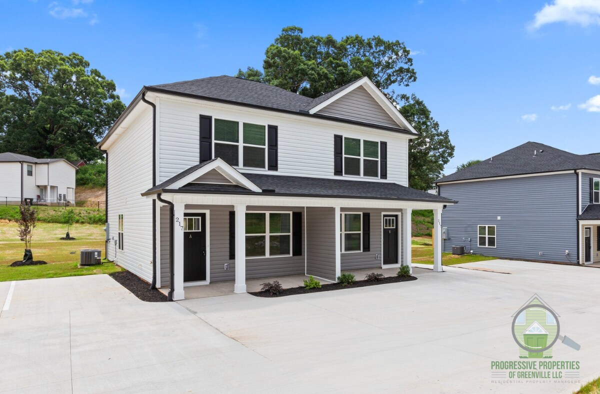 Primary Photo - 217 Liberty Dr