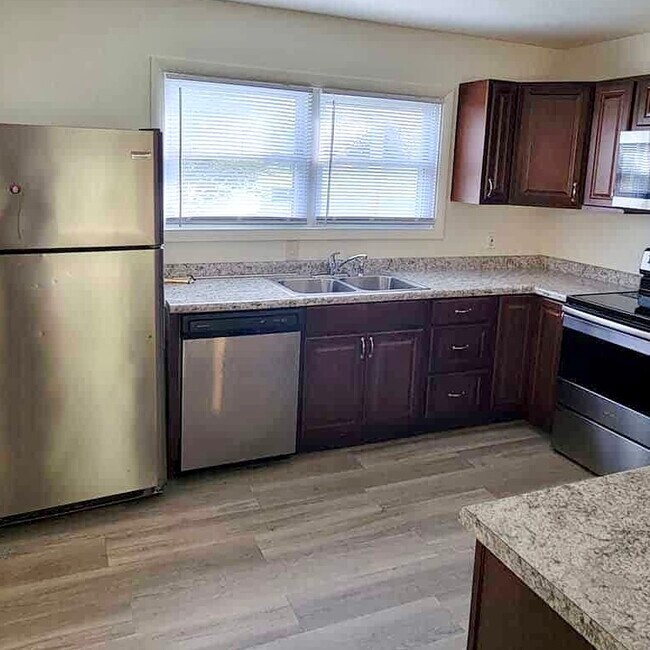 Foto del edificio - 2407 Carrelton Dr