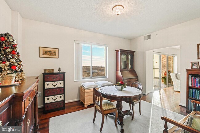 Foto del edificio - 19375 Cypress Ridge Terrace