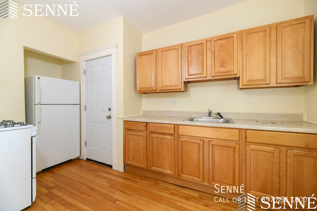 Building Photo - 6 Sherborn Ct