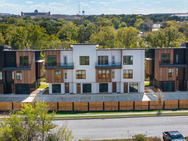 Foto del edificio - Available August 2026! BRAND NEW 3-Story 5...