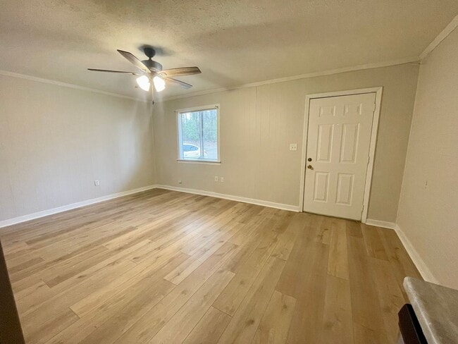 Building Photo - 1 Bed/1 Bath Apartment for Rent in Brandon...