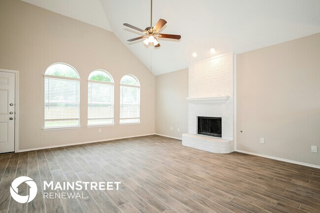 Building Photo - 809 Hines Dr