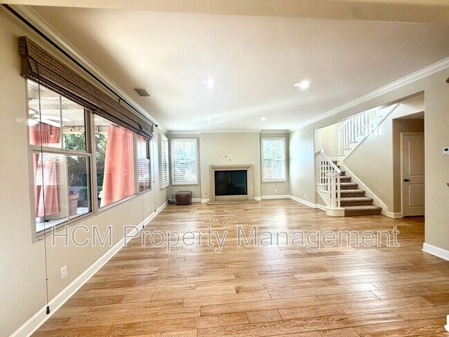 Building Photo - 52 Honeyrose