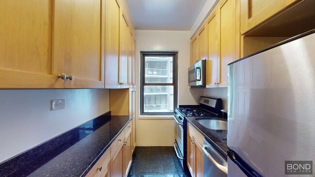 Building Photo - 141 E 56th St
