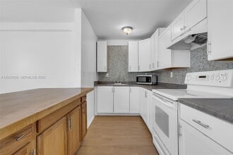 Building Photo - 2809 SW 23rd Terrace