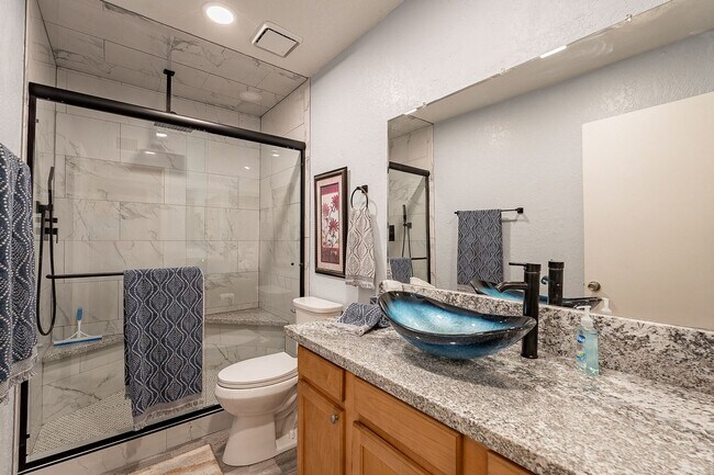 Foto del edificio - ATTRACTIVE  WEST CENTRAL 2 BEDROOM HOME W/...