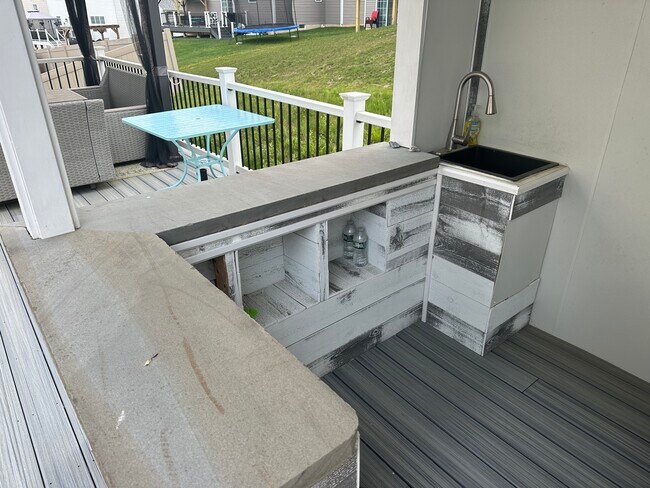 Foto del edificio - 726 Quarry Rd