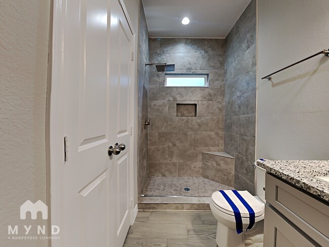 Building Photo - 15840 Forest Dr