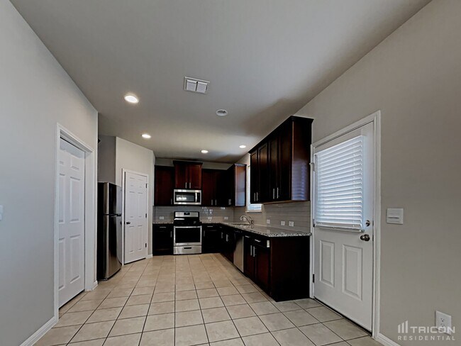 Foto del edificio - 5343 Marsh Ln