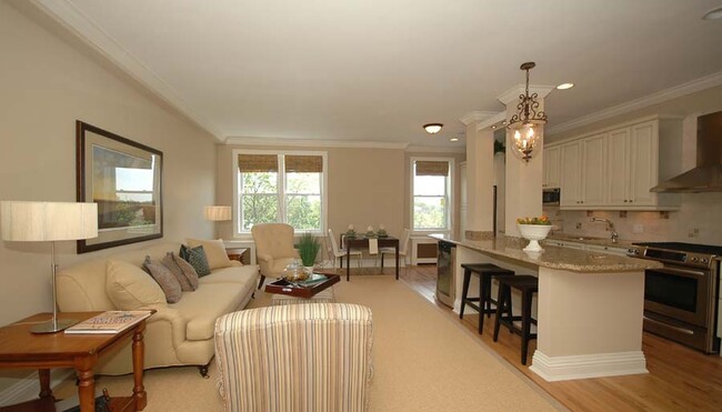 Open concept w/custom kitchen - 111 7th St