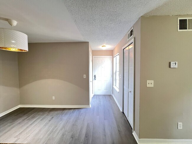 Foto del edificio - Great Apartment for rent!