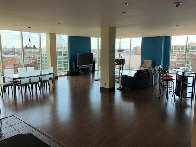 Foto del edificio - 222 E Witherspoon St