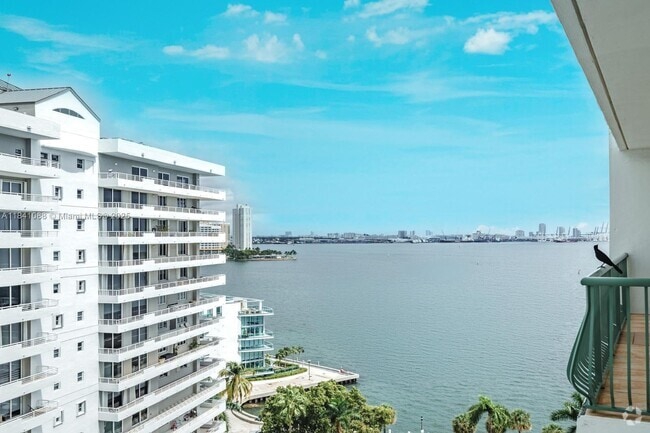 Building Photo - 1408 Brickell Bay Dr